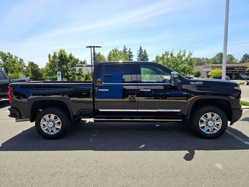 Used 2025 Chevrolet Silverado 2500 High Country w/ High Country Premium Package AWD/4WD image 6