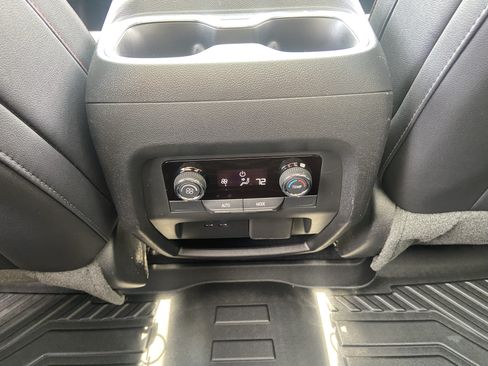 Used 2025 Chevrolet Traverse Z71 w/ Enhanced Driving Package AWD/4WD image 33