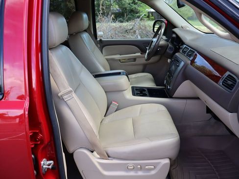 Used 2013 GMC Yukon SLT w/ SLT-2 Equipment Package AWD/4WD image 23