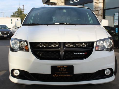 Used 2019 Dodge Grand Caravan SE FWD image 8