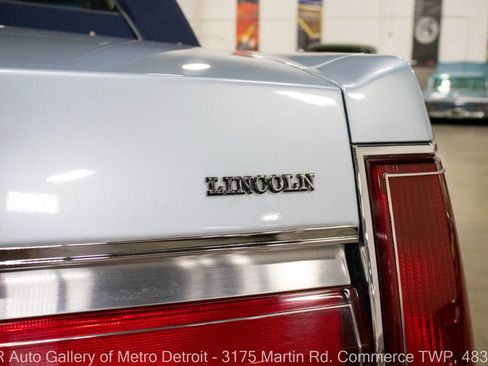 Used 1986 Lincoln Town Car image 36