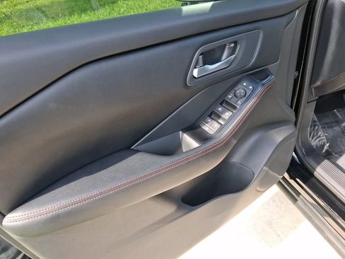 Used 2025 Nissan Rogue SV AWD/4WD image 14