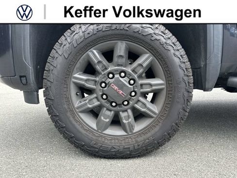 Used 2024 GMC Sierra 2500 AT4 w/ AT4 Preferred Package AWD/4WD image 11