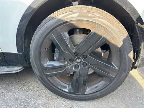 Used 2025 Land Rover Discovery Dynamic SE image 15