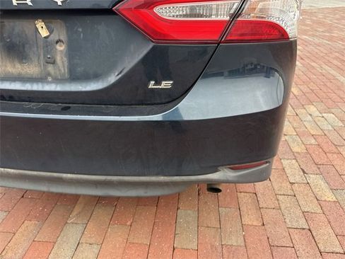 Used 2020 Toyota Camry LE image 12