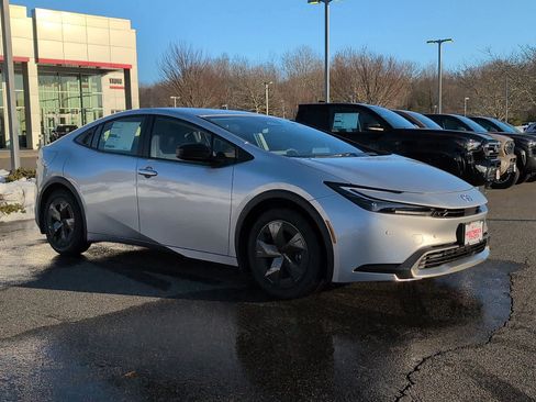 New 2026 Toyota Prius Plug-In Hybrid image 4