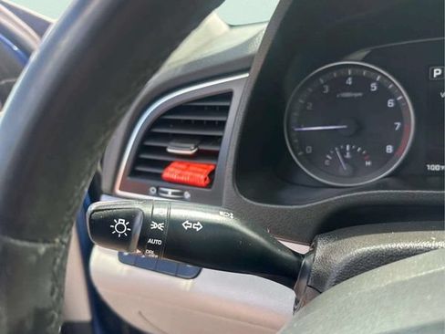 Used 2017 Hyundai Elantra Limited w/ Limited Tech Package 04 FWD image 21