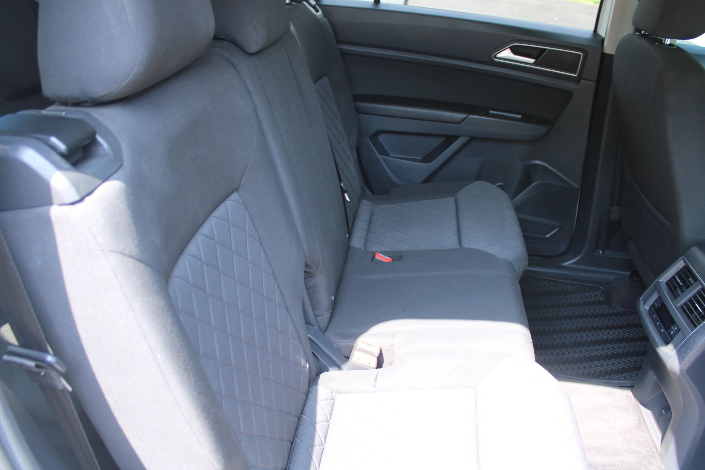 Used 2018 Volkswagen Atlas Launch Edition FWD image 27
