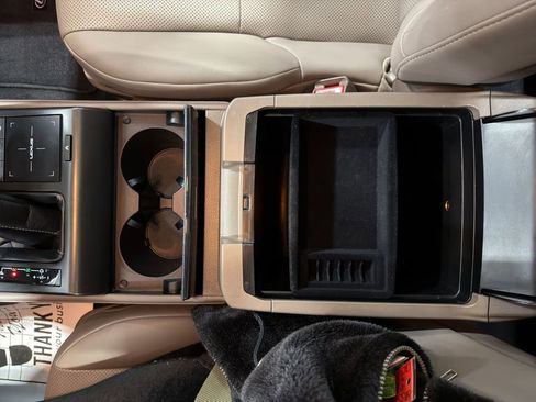 Used 2023 Lexus GX 460 Premium w/ Premium Package image 40