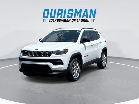 Used 2023 Jeep Compass Latitude AWD/4WD image 4