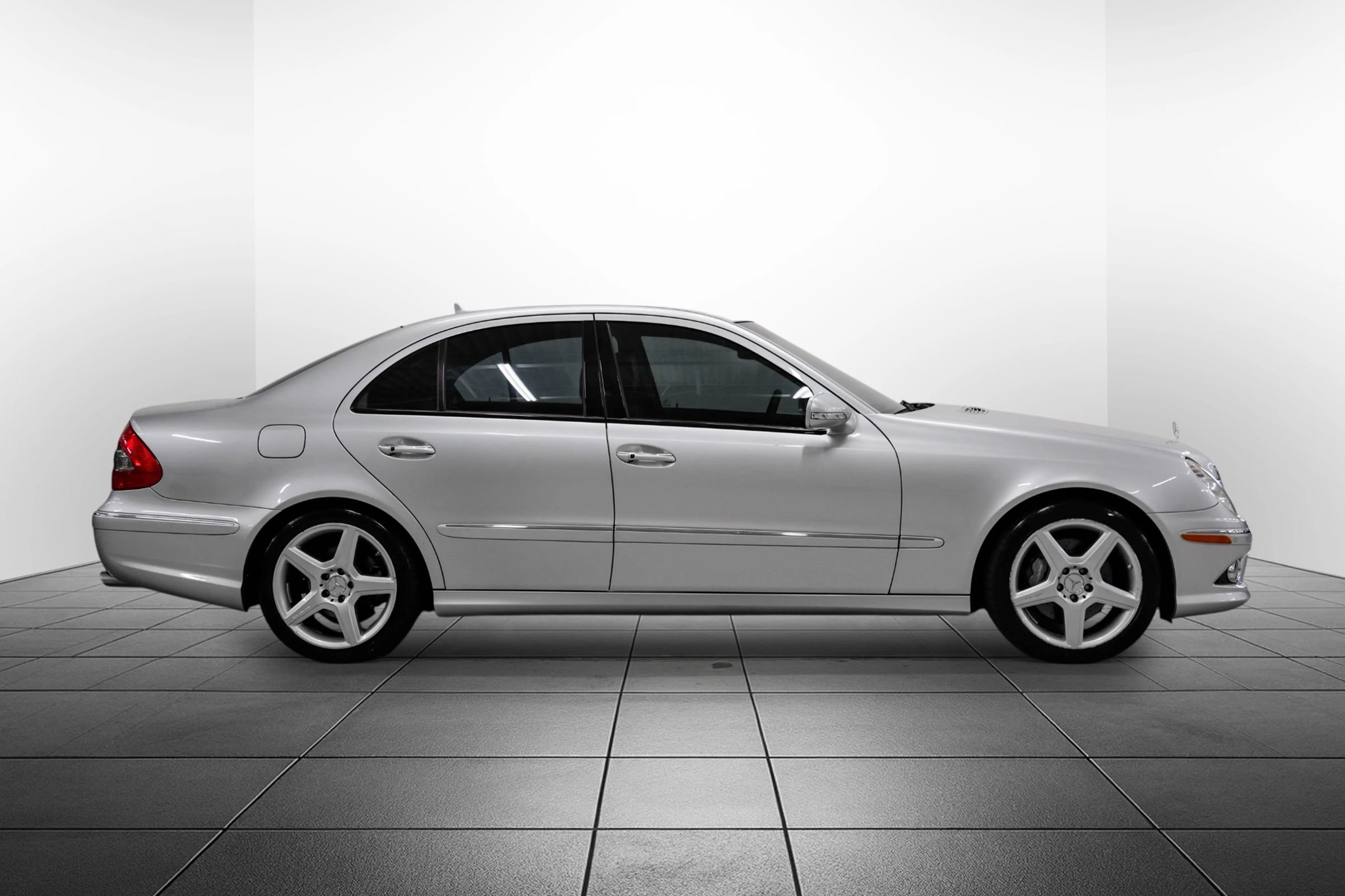 Used 2009 Mercedes-Benz E 550 Sedan image 8