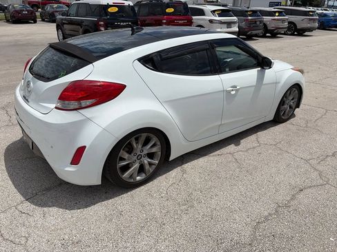 Used 2012 Hyundai Veloster w/ Style Pkg FWD image 3