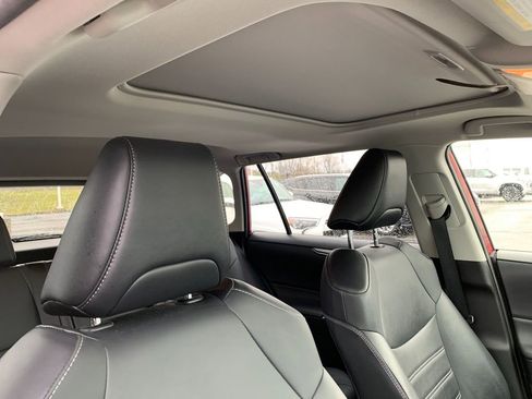 Used 2021 Toyota RAV4 XLE Premium image 18