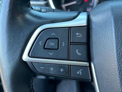 Used 2023 Toyota Highlander XLE FWD image 23