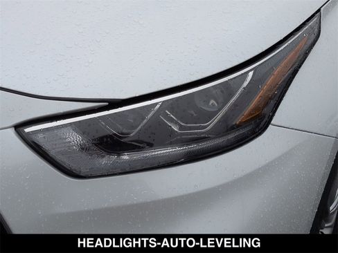 Used 2025 Toyota Highlander Platinum image 19