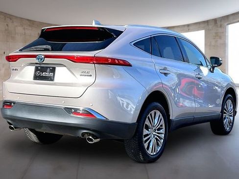 Used 2021 Toyota Venza XLE w/ Softex Package image 5