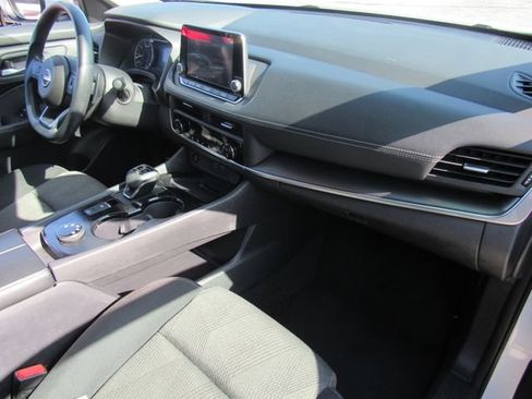 Used 2024 Nissan Rogue SV AWD/4WD image 13
