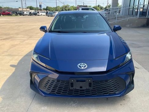 Used 2025 Toyota Camry SE FWD image 37