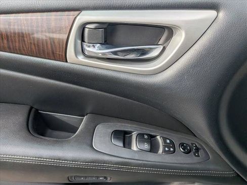 Used 2015 Nissan Pathfinder SL w/ SL Tech Package image 16