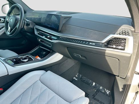 Used 2025 BMW X5 sDrive40i w/ Executive Package RWD image 31