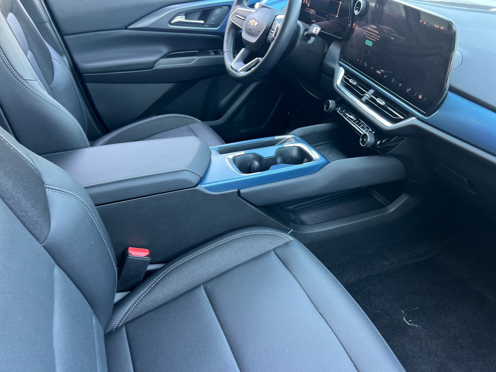 Used 2024 Chevrolet Equinox EV LT FWD image 16