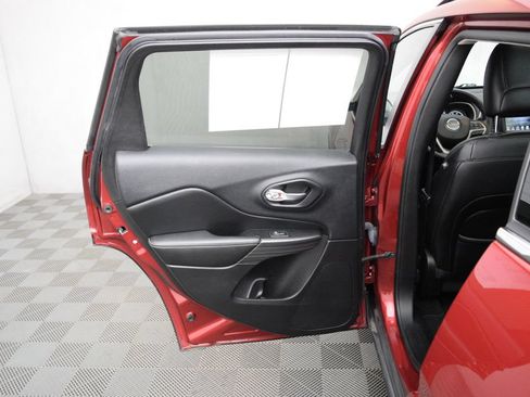 Used 2015 Jeep Cherokee Limited w/ Trailer Tow Group AWD/4WD image 11