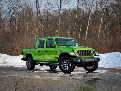 New 2026 Jeep Gladiator Sport AWD/4WD image 2