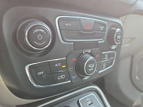 Used 2018 Jeep Compass Latitude w/ Popular Equipment Group AWD/4WD image 24