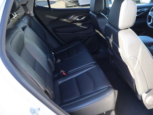 Certified 2024 GMC Terrain SLT image 34