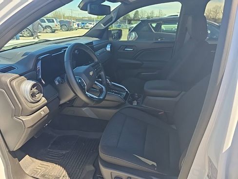 Used 2025 Chevrolet Colorado LT image 3