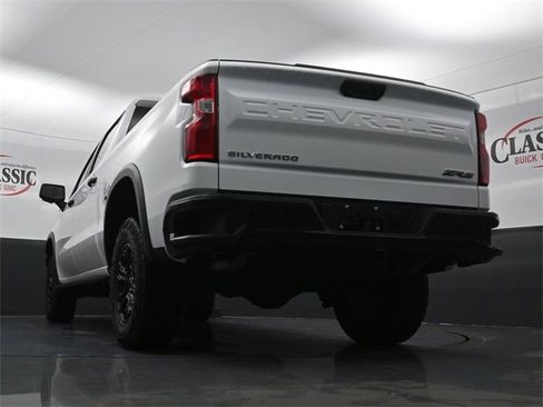 Used 2023 Chevrolet Silverado 1500 ZR2 w/ Technology Package image 32