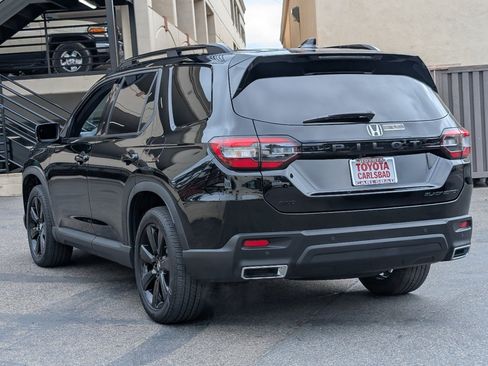 Used 2025 Honda Pilot Black Edition image 12