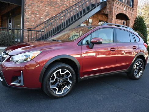 Used 2017 Subaru Crosstrek 2.0i Limited w/ Popular Package #1 image 2