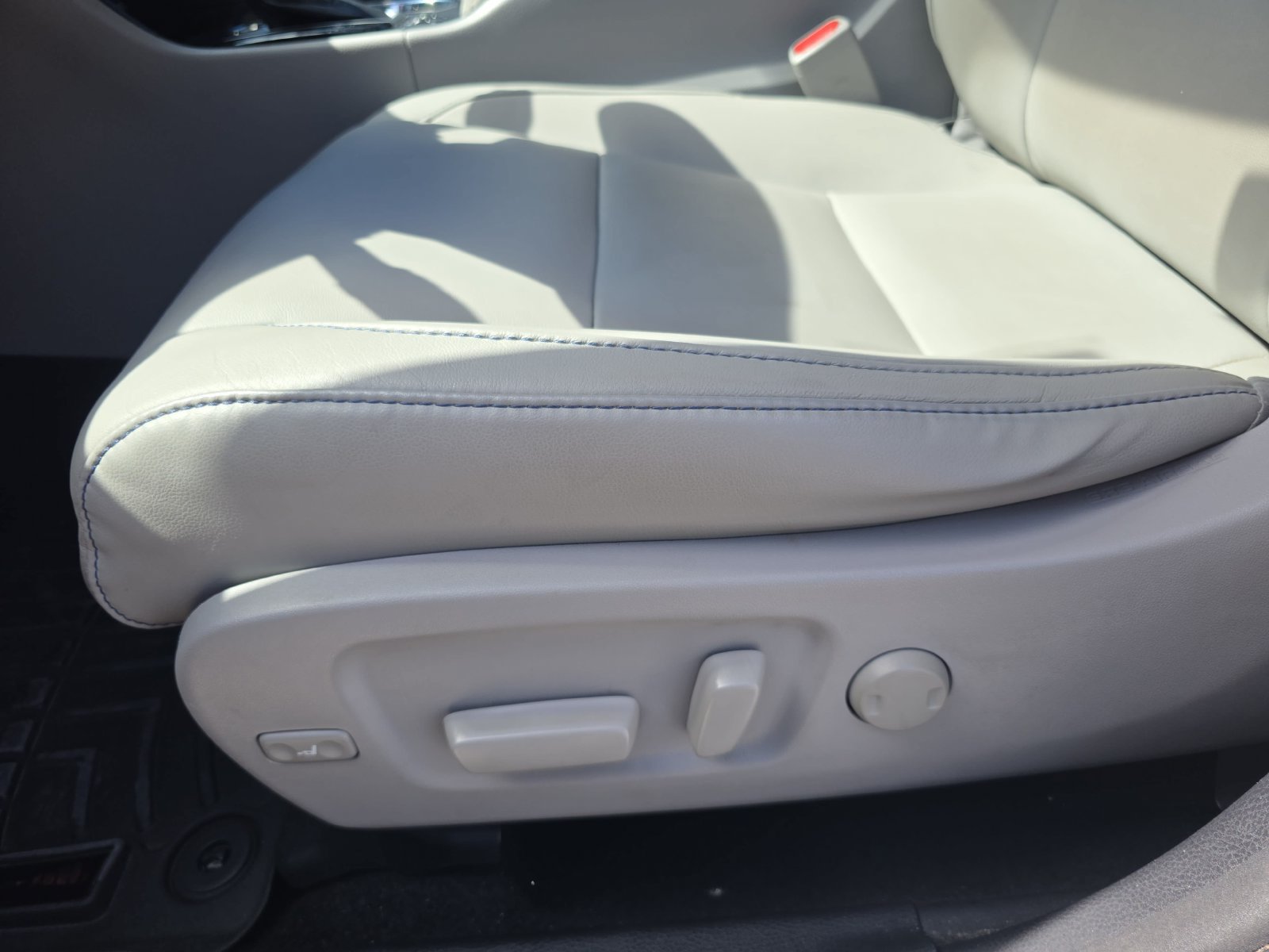 Used 2017 Toyota Highlander XLE FWD image 26