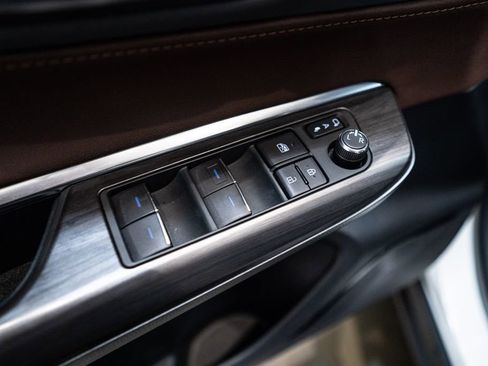 Used 2021 Toyota Venza XLE w/ Softex Package image 20