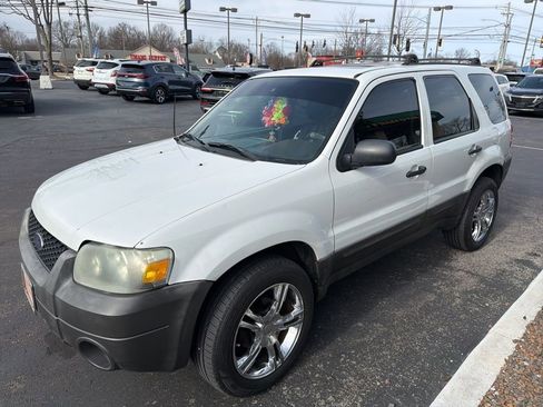 Used 2005 Ford Escape XLT image 2