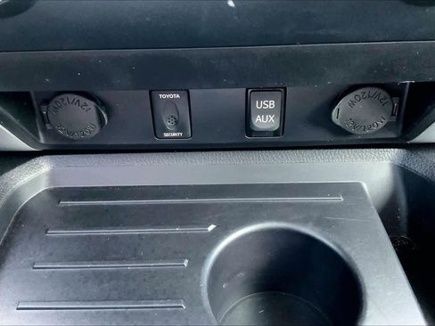 Used 2015 Toyota Tundra Platinum image 34