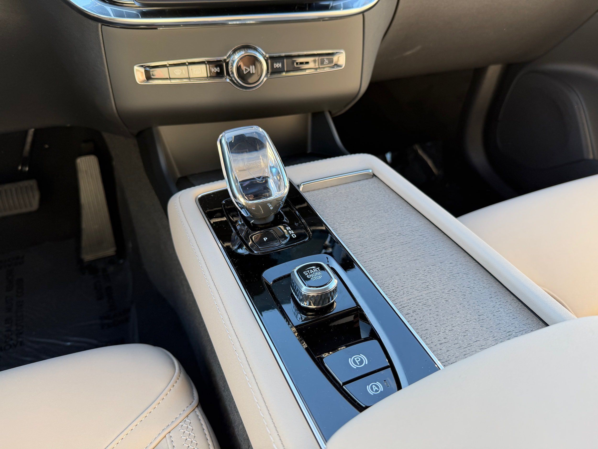 New 2026 Volvo XC90 T8 Plus w/ Protection Package Premier AWD/4WD image 14