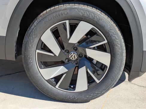 New 2026 Volkswagen Atlas Cross Sport SEL AWD/4WD image 11
