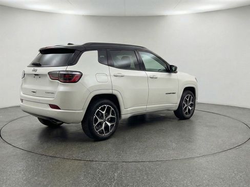 Used 2025 Jeep Compass Limited image 9