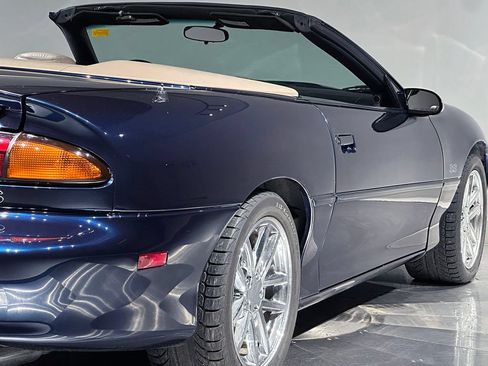 Used 2002 Chevrolet Camaro Z28 w/ SS Performance/Appearance Pkg RWD image 33