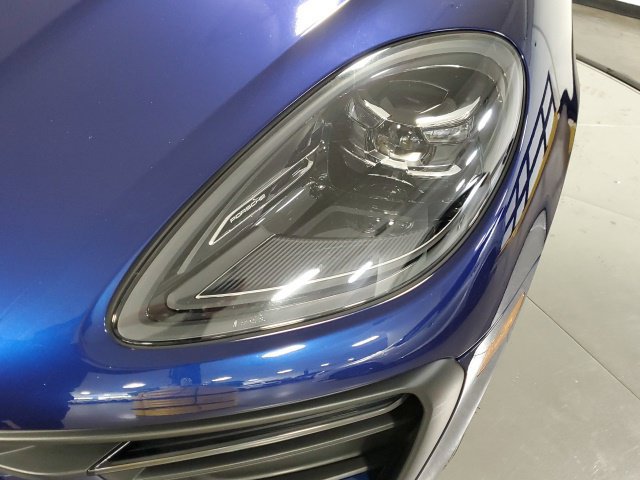 Used 2023 Porsche Macan AWD/4WD image 30