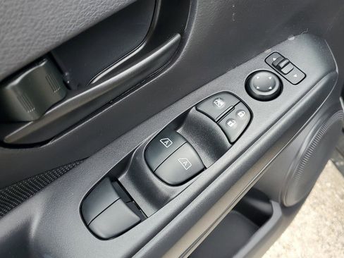 New 2024 Nissan Kicks S image 19