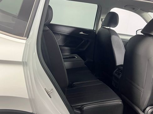 Used 2024 Volkswagen Tiguan SE image 29