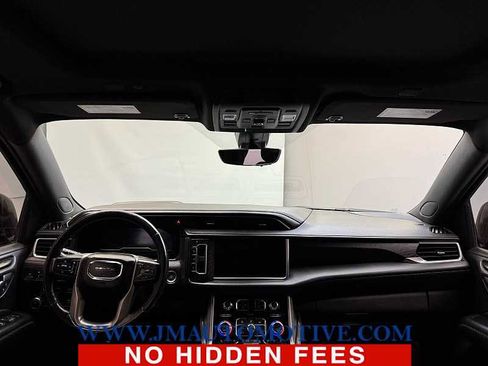 Used 2022 GMC Yukon XL Denali w/ Denali Premium Package image 12