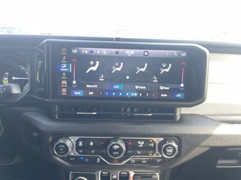 Used 2024 Jeep Wrangler Unlimited w/ Convenience Group AWD/4WD image 25