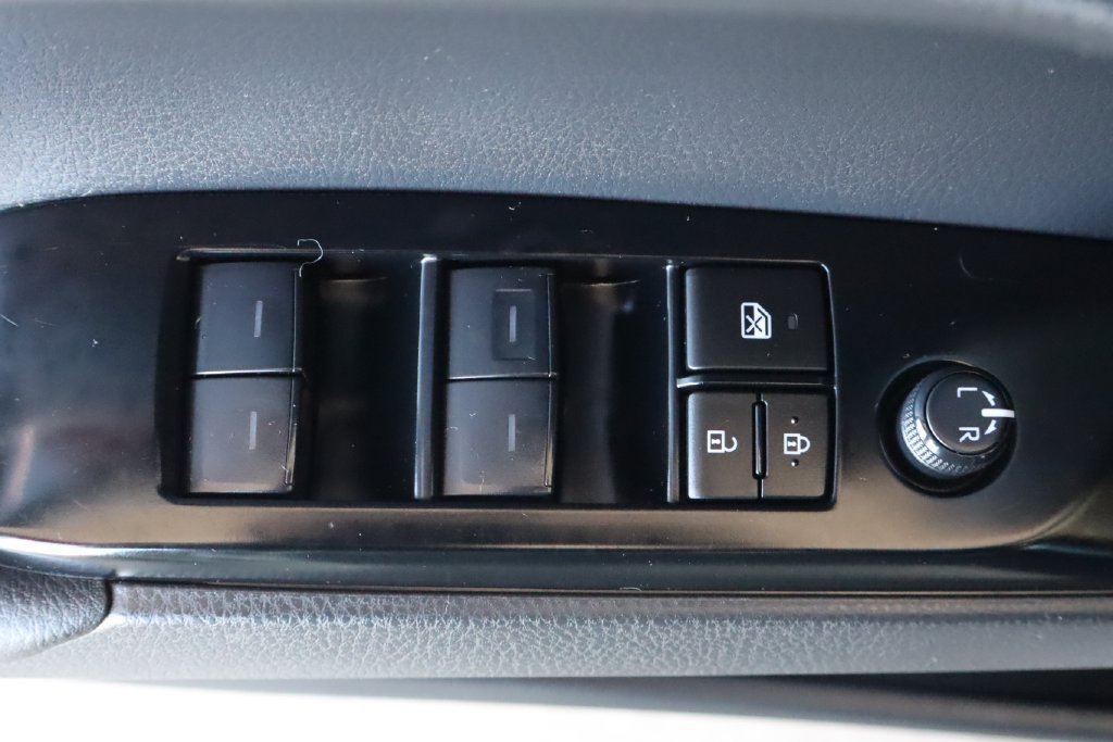Used 2025 Toyota Camry SE FWD image 13