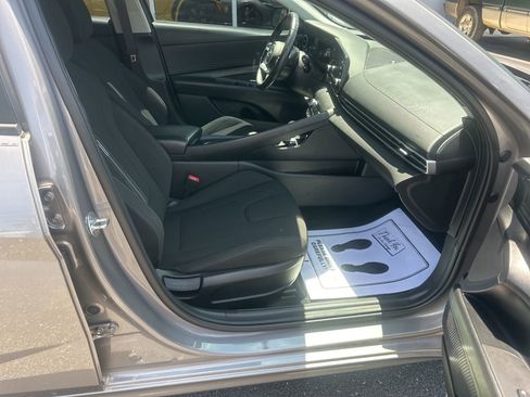 Used 2021 Hyundai Elantra SEL w/ Convenience Package FWD image 8