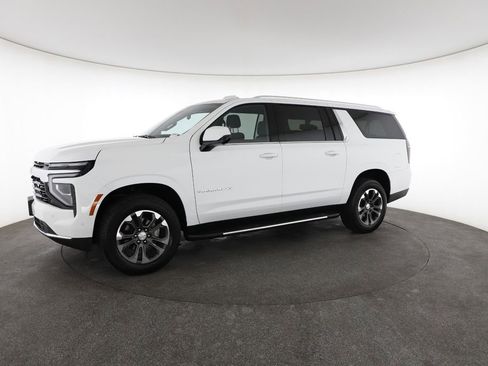 Used 2025 Chevrolet Suburban LS image 6