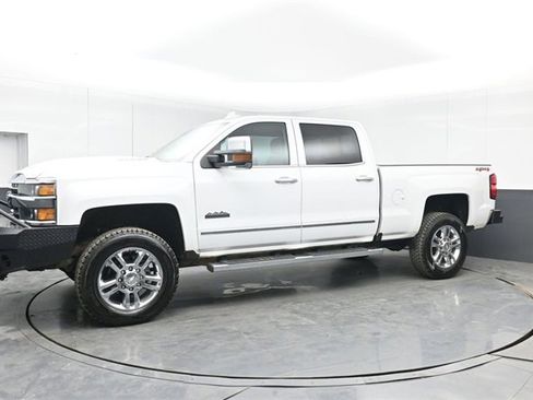 Used 2019 Chevrolet Silverado 2500 High Country w/ Duramax Plus Package image 11